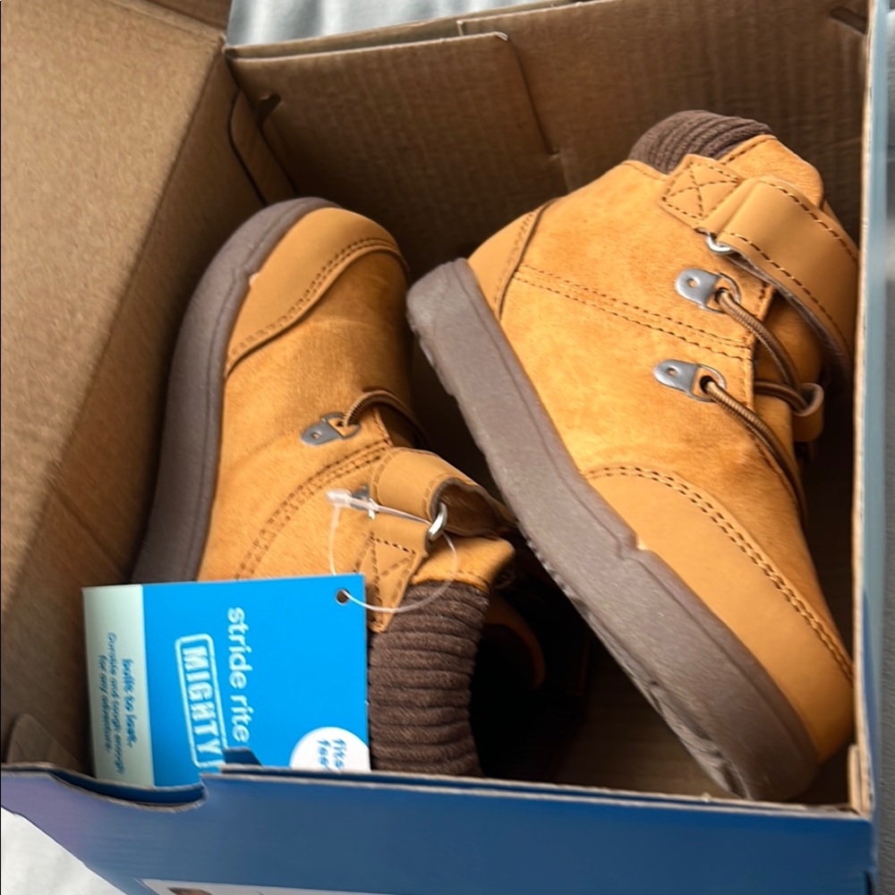 Stride Rite kids Tan High-Top boots